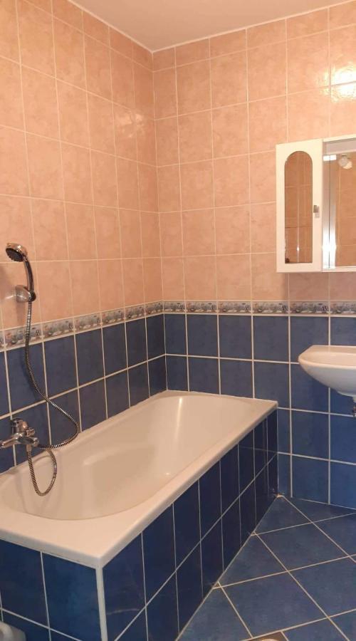 Elizabet Apartman A Belvarosban Szarvas Buitenkant foto