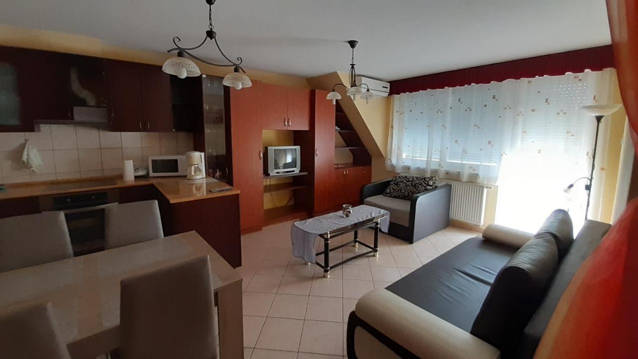 Elizabet Apartman A Belvarosban Szarvas Buitenkant foto