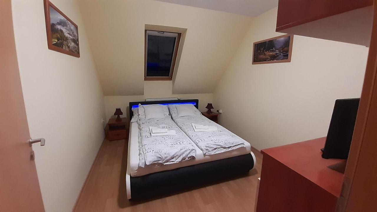 Elizabet Apartman A Belvarosban Szarvas Buitenkant foto
