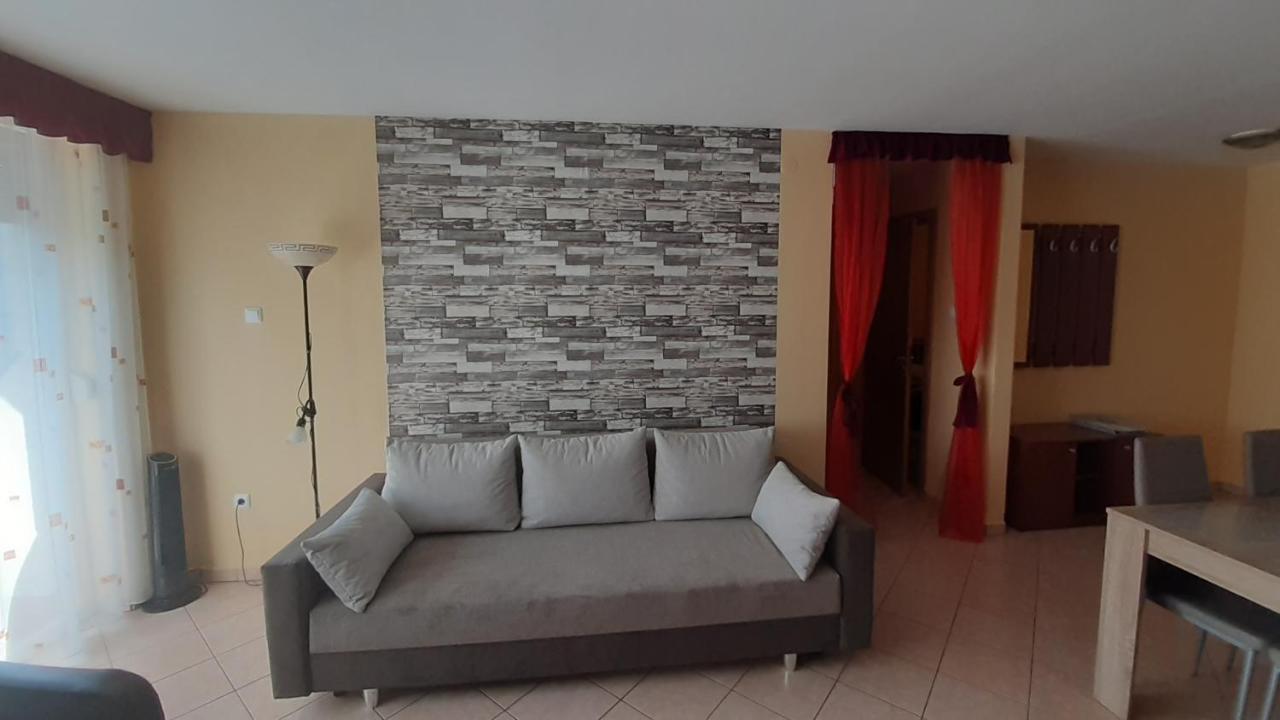Elizabet Apartman A Belvarosban Szarvas Buitenkant foto