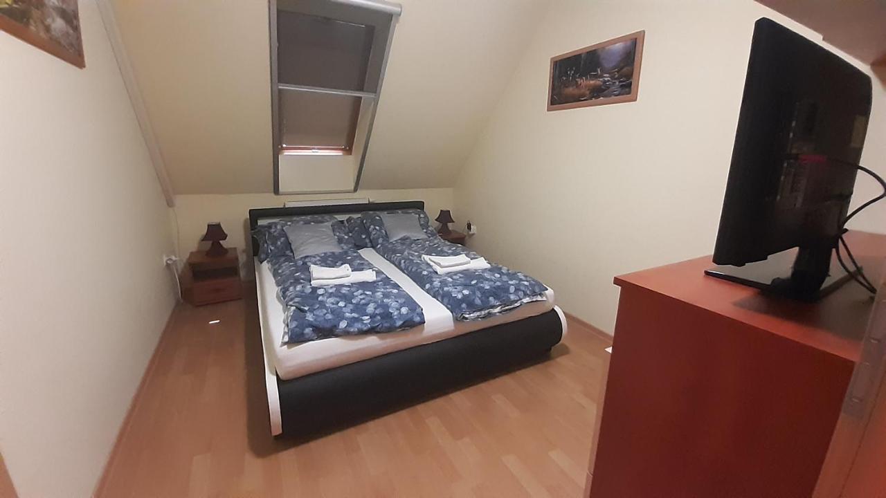 Elizabet Apartman A Belvarosban Szarvas Buitenkant foto